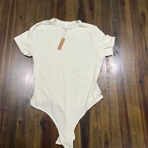 Skims by Kim Kardashian Short Sleeve T-Shirt Thong Bodysuit Shapewear Size XL